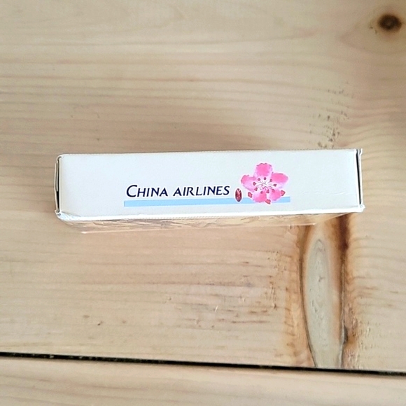 Vintage China Airlines Royal Playing Cards - Picture 2 of 4